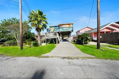 6120 Avenue Q 1/2 Galveston TX 77551