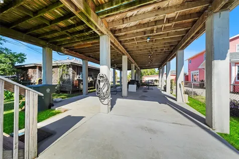6120 Avenue Q 1/2 Galveston TX 77551