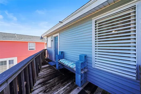 6120 Avenue Q 1/2 Galveston TX 77551