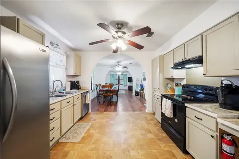 6120 Avenue Q 1/2 Galveston TX 77551