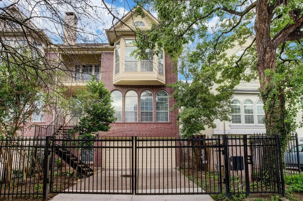 2205 Commonwealth Street Houston TX 77006