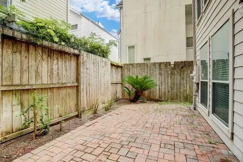 2205 Commonwealth Street Houston TX 77006