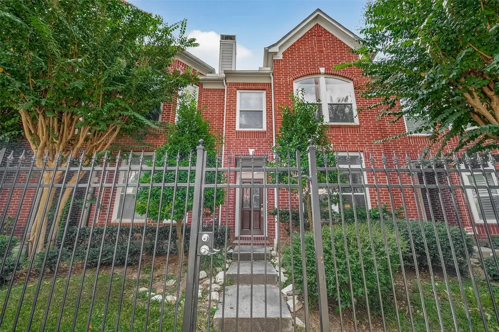 2913 Dallas Street W Houston TX 77019