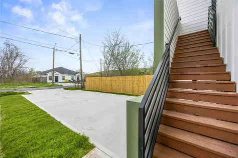9709 Pelsey Street B Houston TX 77029