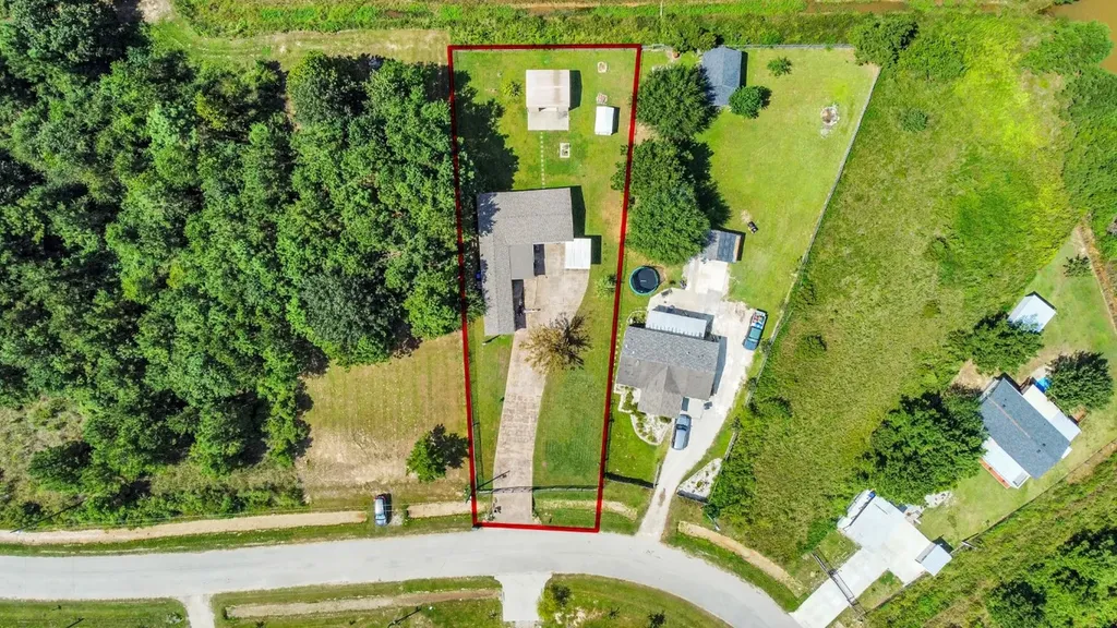 73 County Road 3401 Cleveland TX 77327