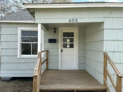 605 Palacios Street El Campo TX 77437