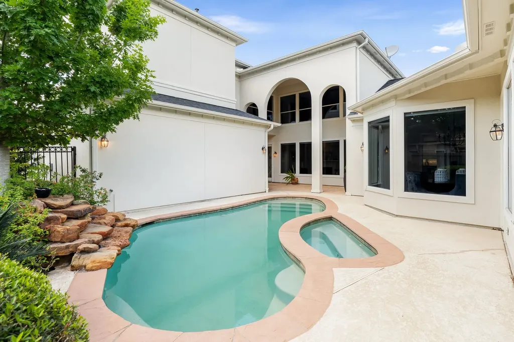 70 Blooming Grove Lane Houston TX 77077