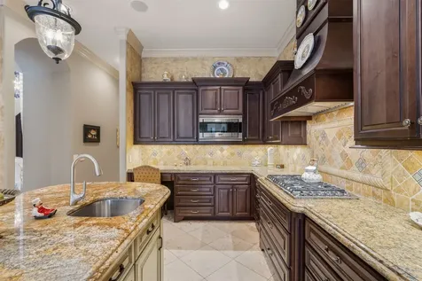 19 Miramar Heights Circle Sugar Land TX 77479