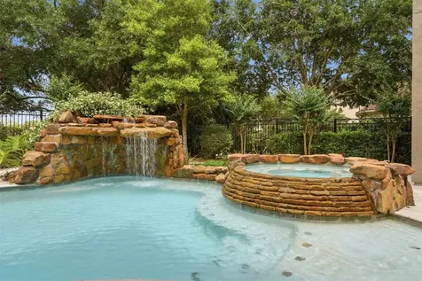 19 Miramar Heights Circle Sugar Land TX 77479
