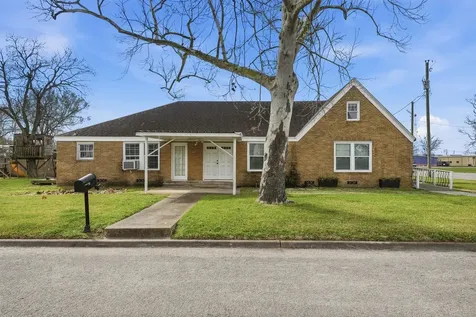 403 S Velasco Street Angleton TX 77515