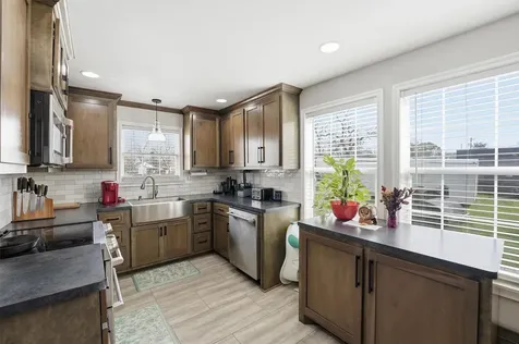 403 S Velasco Street Angleton TX 77515