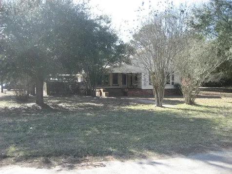 211 S Olive Street Grapeland TX 75844