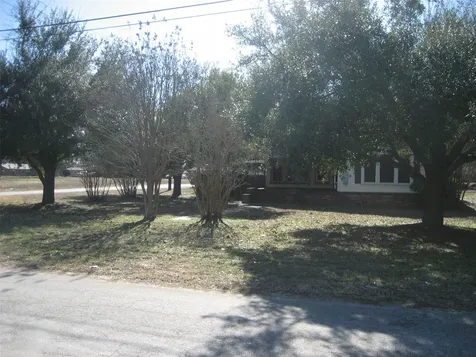 211 S Olive Street Grapeland TX 75844