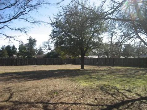 211 S Olive Street Grapeland TX 75844