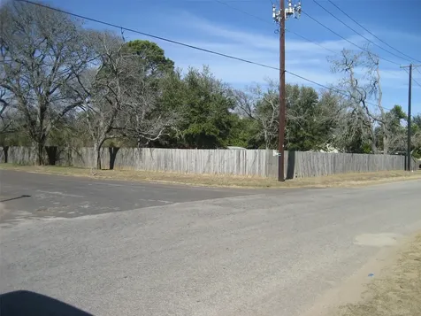 211 S Olive Street Grapeland TX 75844