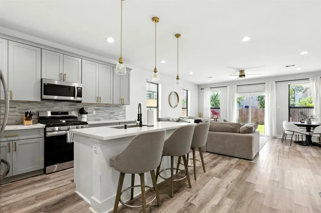 7711 Willow Street Houston TX 77088
