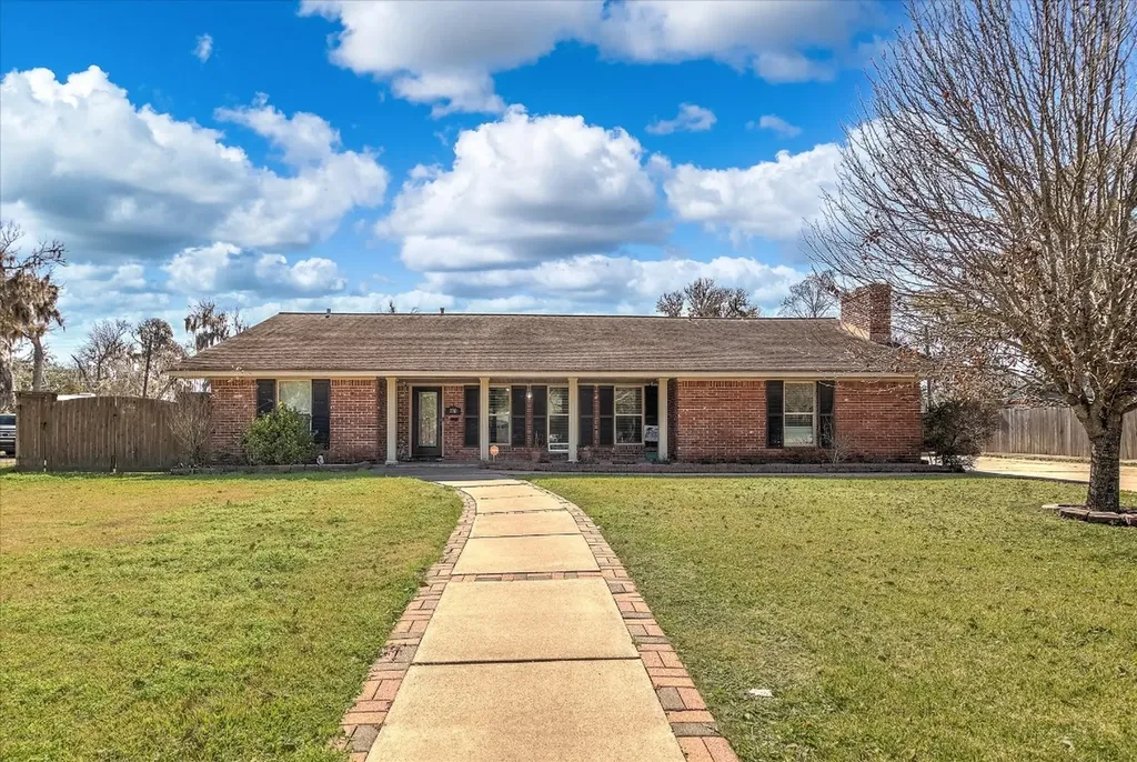110 Daisy Street Lake Jackson TX 77566