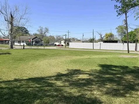2485 Franklin Street Beaumont TX 77701