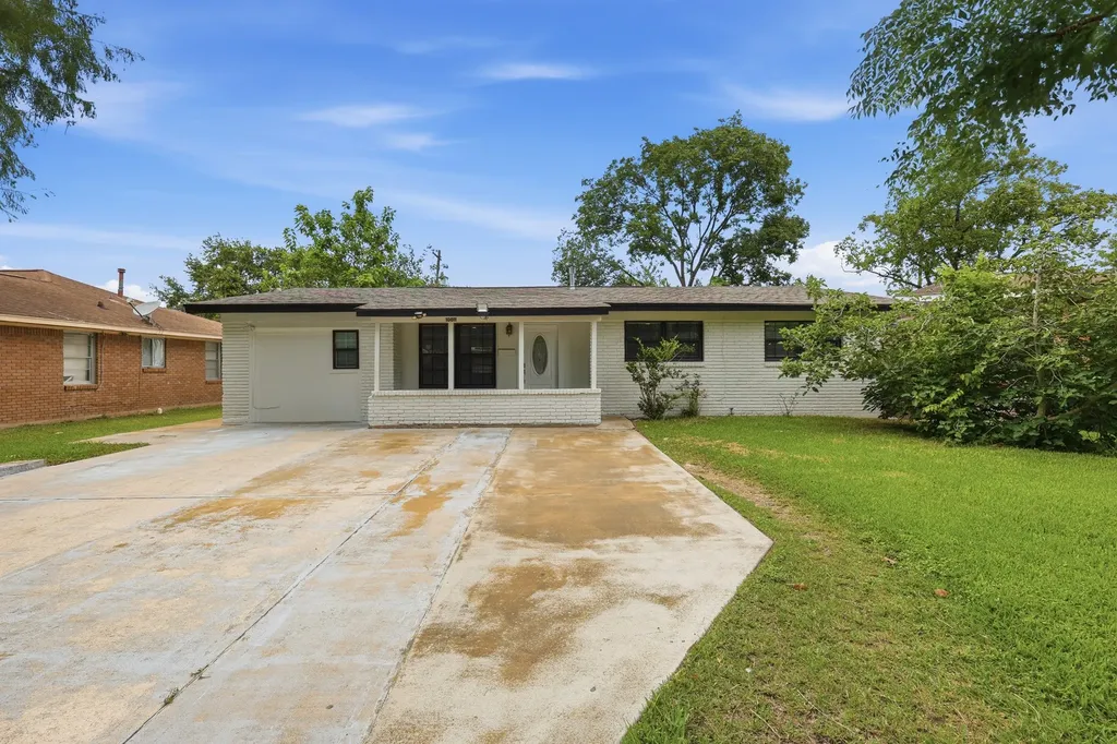 10011 Aves Street Houston TX 77034