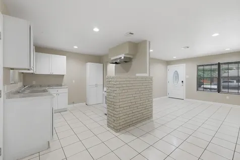 10011 Aves Street Houston TX 77034