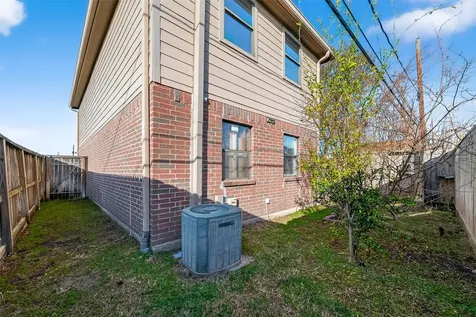 512 Bertloma Street Pasadena TX 77502