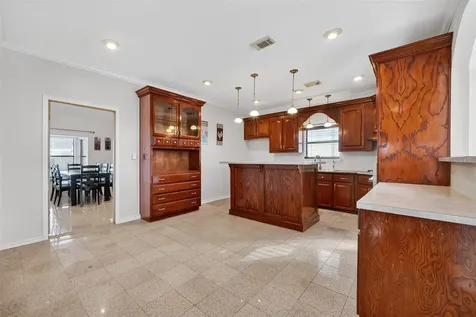 512 Bertloma Street Pasadena TX 77502