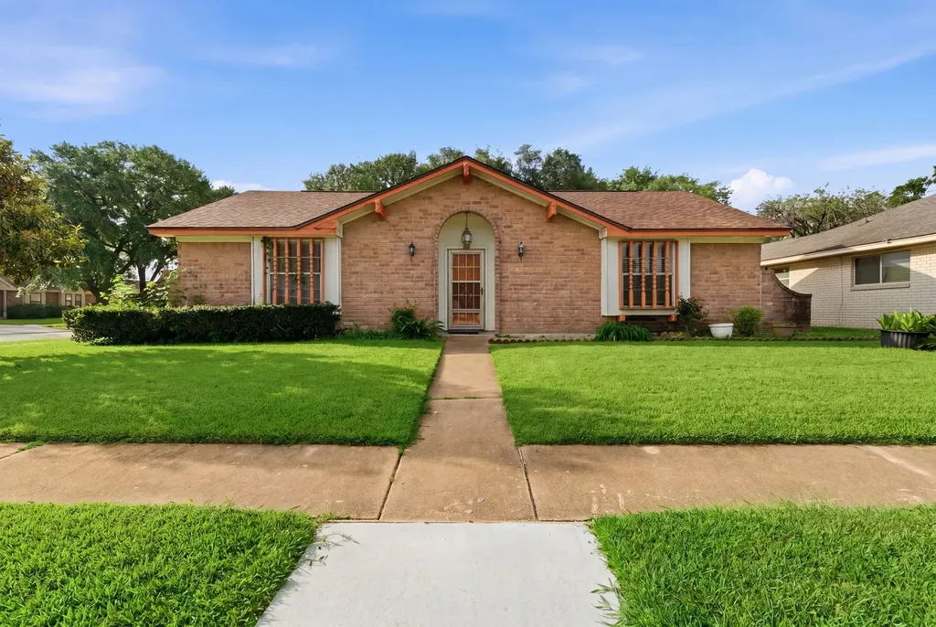 303 N Forest Boulevard Houston TX 77090