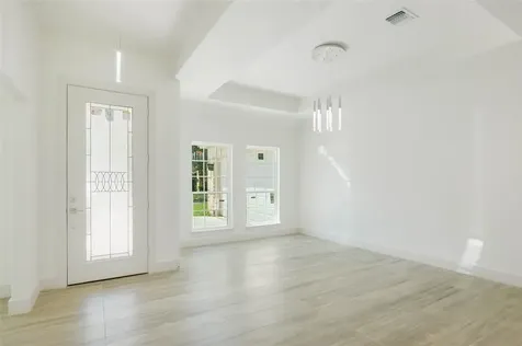2291 Riverside Drive West Columbia TX 77486