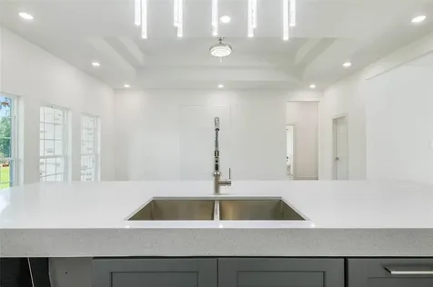 2291 Riverside Drive West Columbia TX 77486