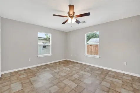 324 17th Avenue N Texas City TX 77590