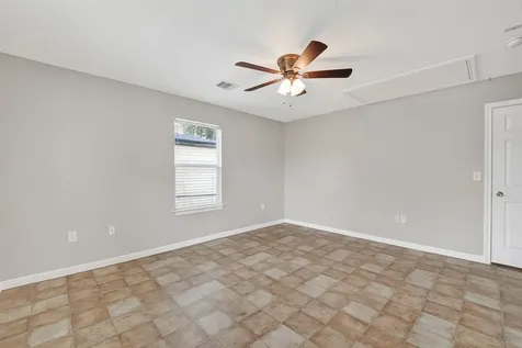 324 17th Avenue N Texas City TX 77590