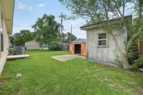 324 17th Avenue N Texas City TX 77590