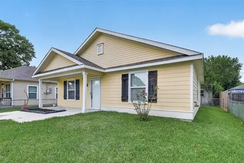 324 17th Avenue N Texas City TX 77590