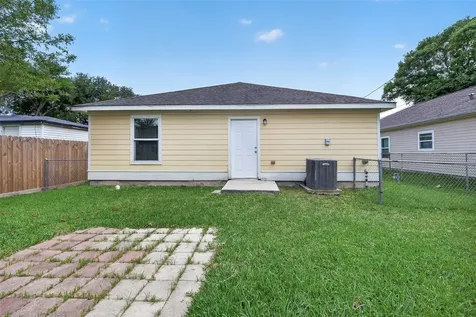 324 17th Avenue N Texas City TX 77590