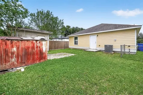 324 17th Avenue N Texas City TX 77590