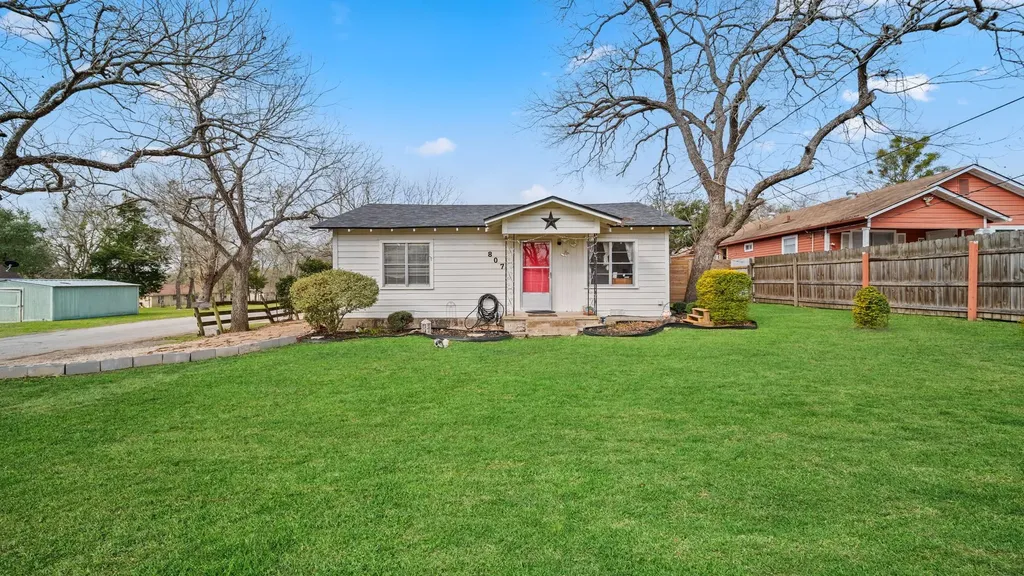 807 Burleson Street Brenham TX 77833
