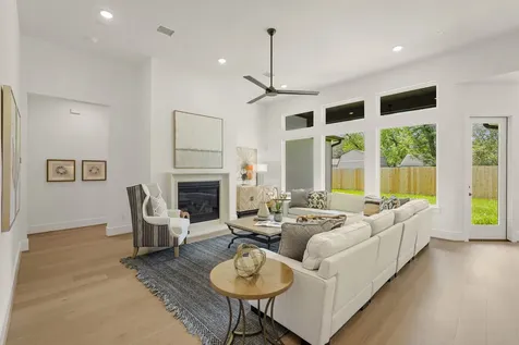 1850 Viking Drive Houston TX 77018