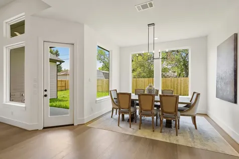 1850 Viking Drive Houston TX 77018