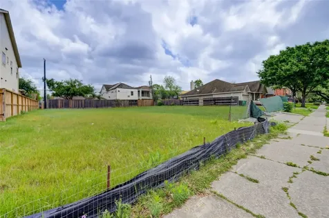 2003 Lexington Street Houston TX 77098