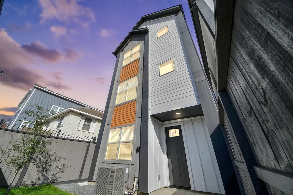 2524 Live Oak Street Houston TX 77004