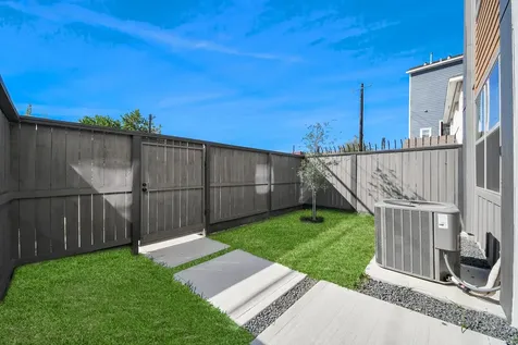 2524 Live Oak Street Houston TX 77004