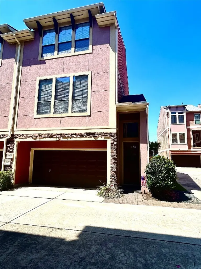 1049 W 22nd Street H Houston TX 77008