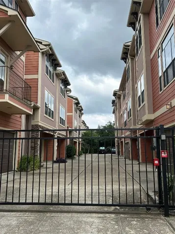 1049 W 22nd Street H Houston TX 77008