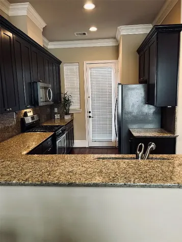 1049 W 22nd Street H Houston TX 77008