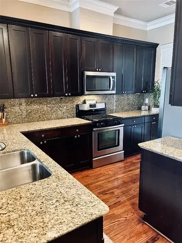 1049 W 22nd Street H Houston TX 77008