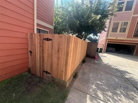 1049 W 22nd Street H Houston TX 77008