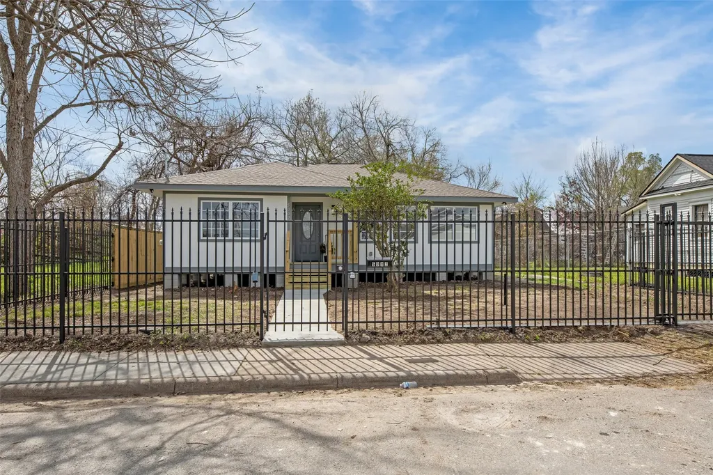 5002 Lelia Street Houston TX 77026