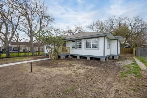 5002 Lelia Street Houston TX 77026