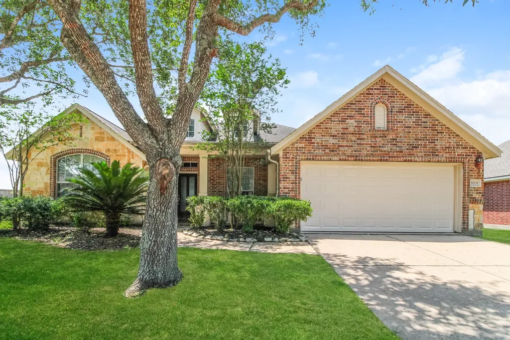 5705 Emerald Brook Lane League City TX 77573