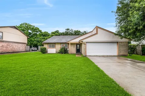 508 E Castle Harbour Drive Friendswood TX 77546
